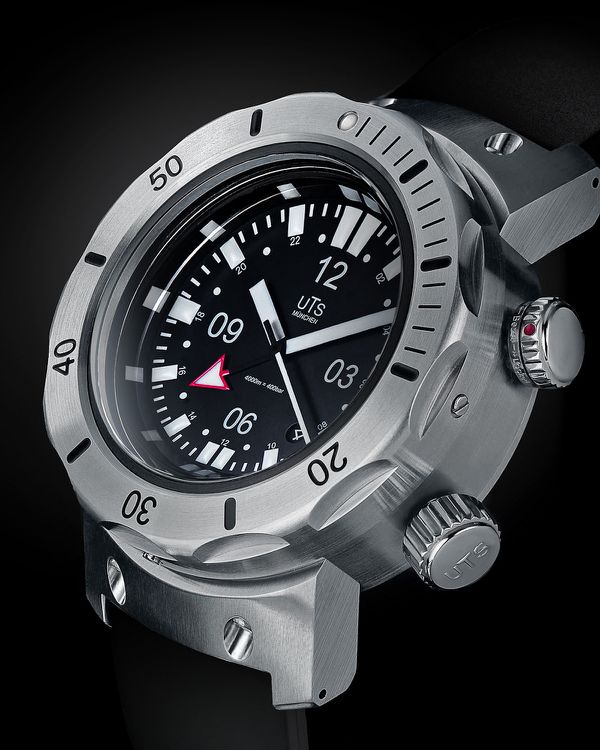 UTS 4000M GMT Dive Watch | aBlogtoWatch
