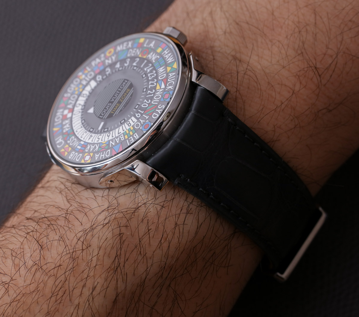 Louis Vuitton, Escale World Time, armbandsur, 39 mm. - Bukowskis