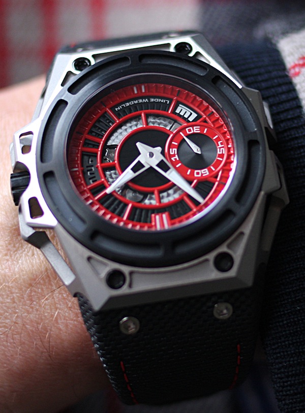 Linde Werdelin and the SpidoLite II Titanium Blue, Red, And Black Gold ...