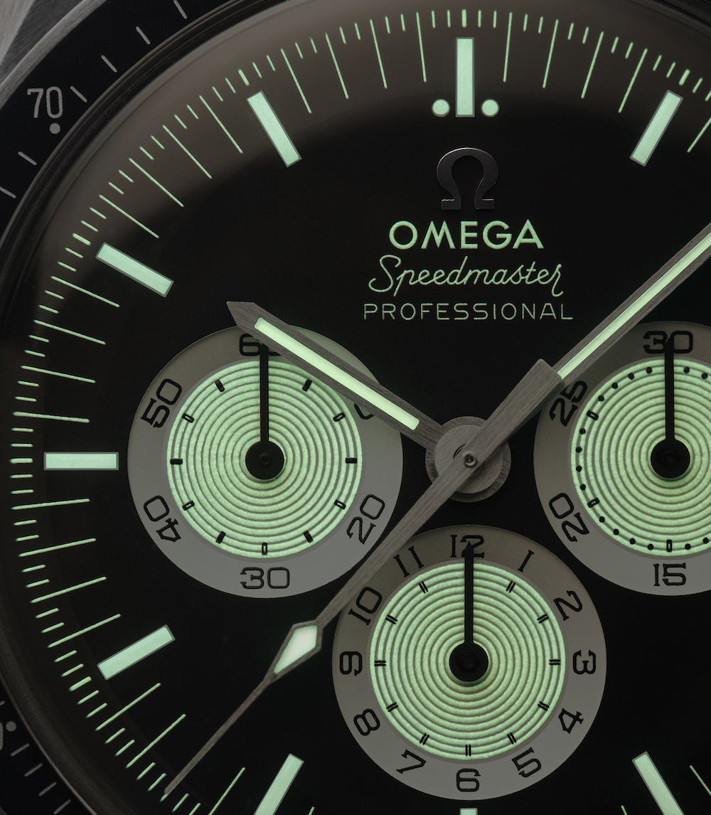 omega speedmaster snoopy lume