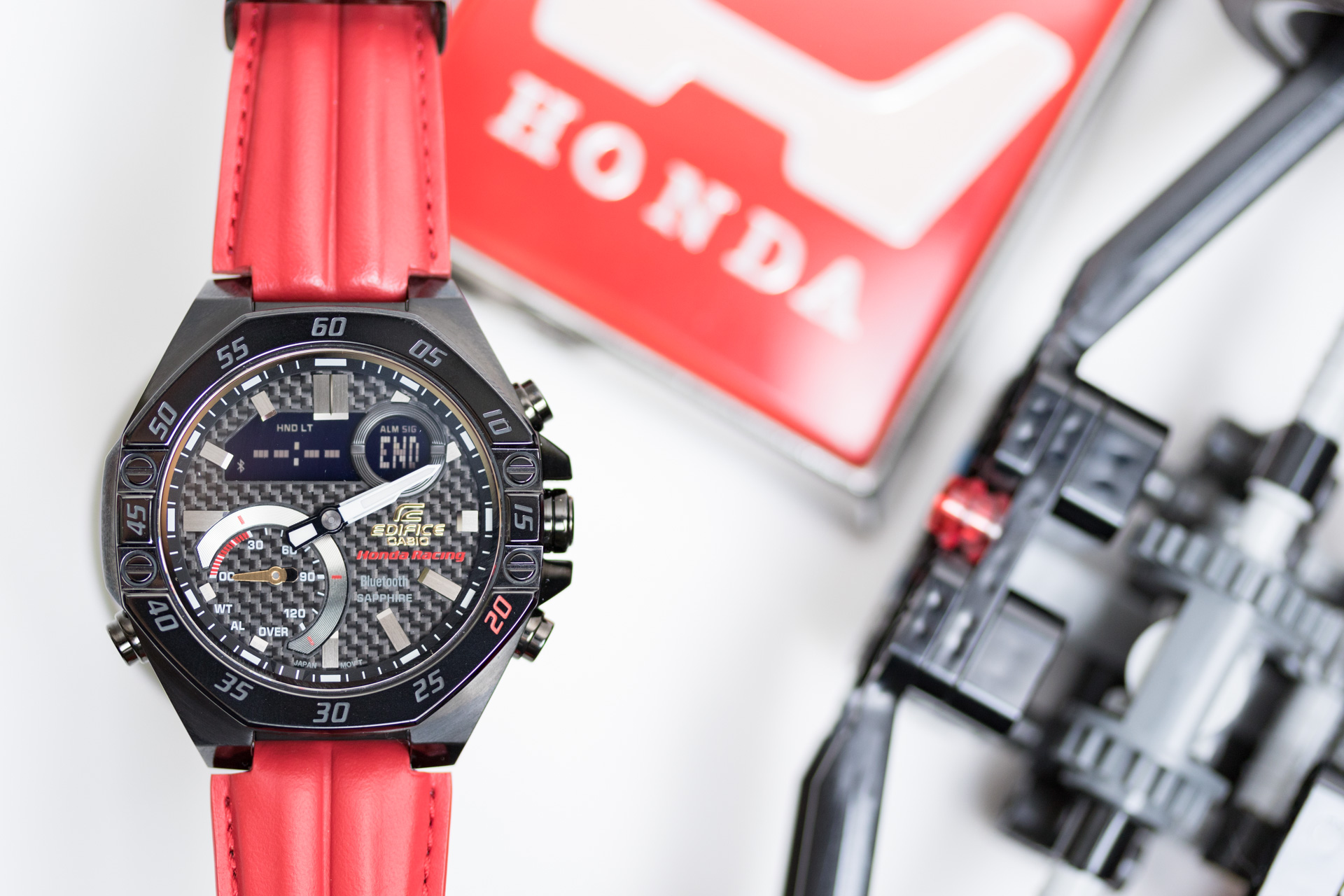 Krijgsgevangene Begin Staat Watch Review: Casio Edifice Honda Racing Limited Edition | aBlogtoWatch