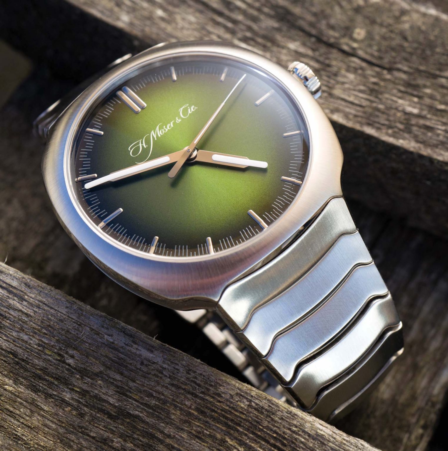 H. Moser & Cie. Streamliner Centre Seconds Matrix Green Watch Review ...