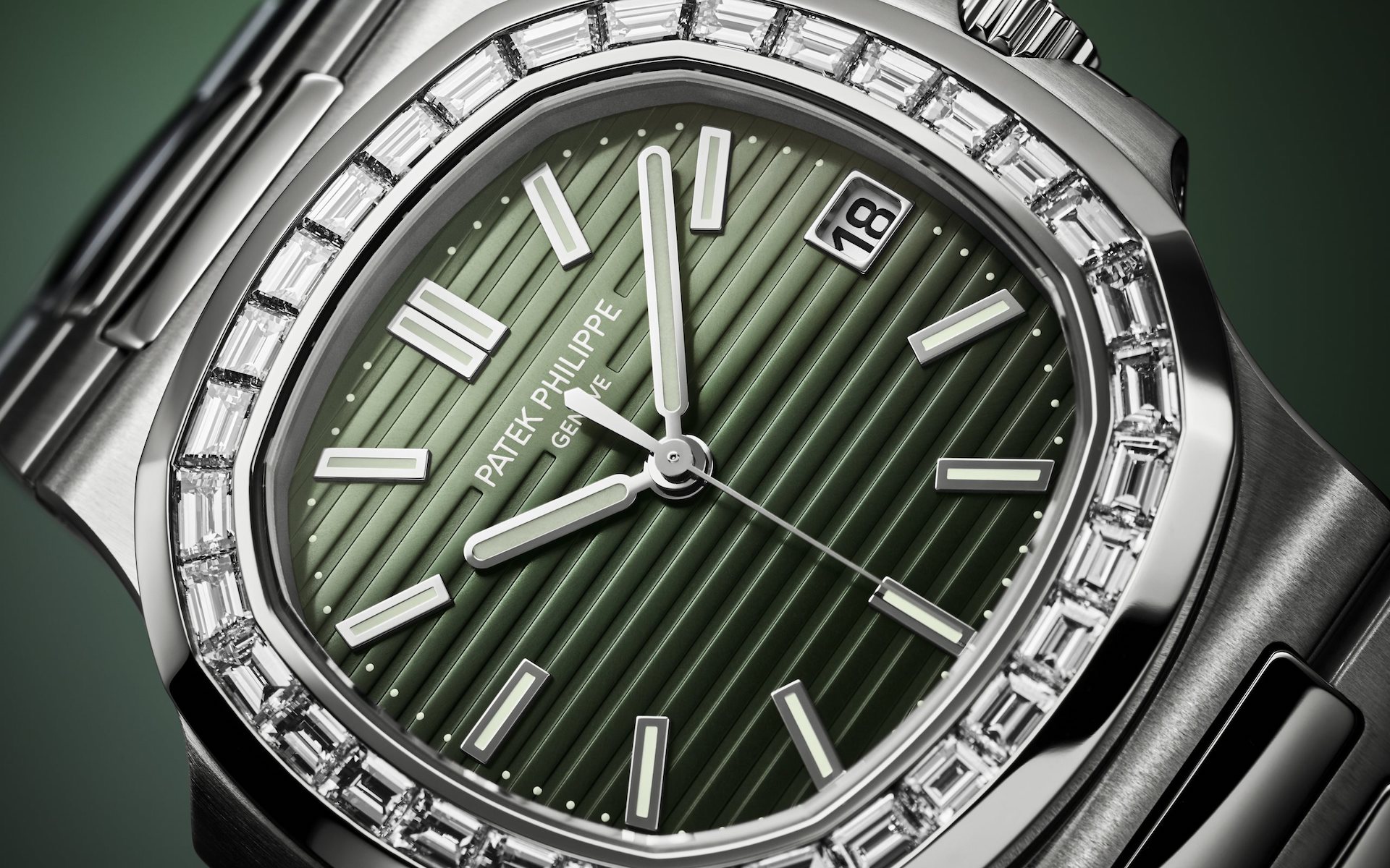 A Green-Dial Patek Philippe Nautilus Just Sold For 1,300% Above Its Retail  Price