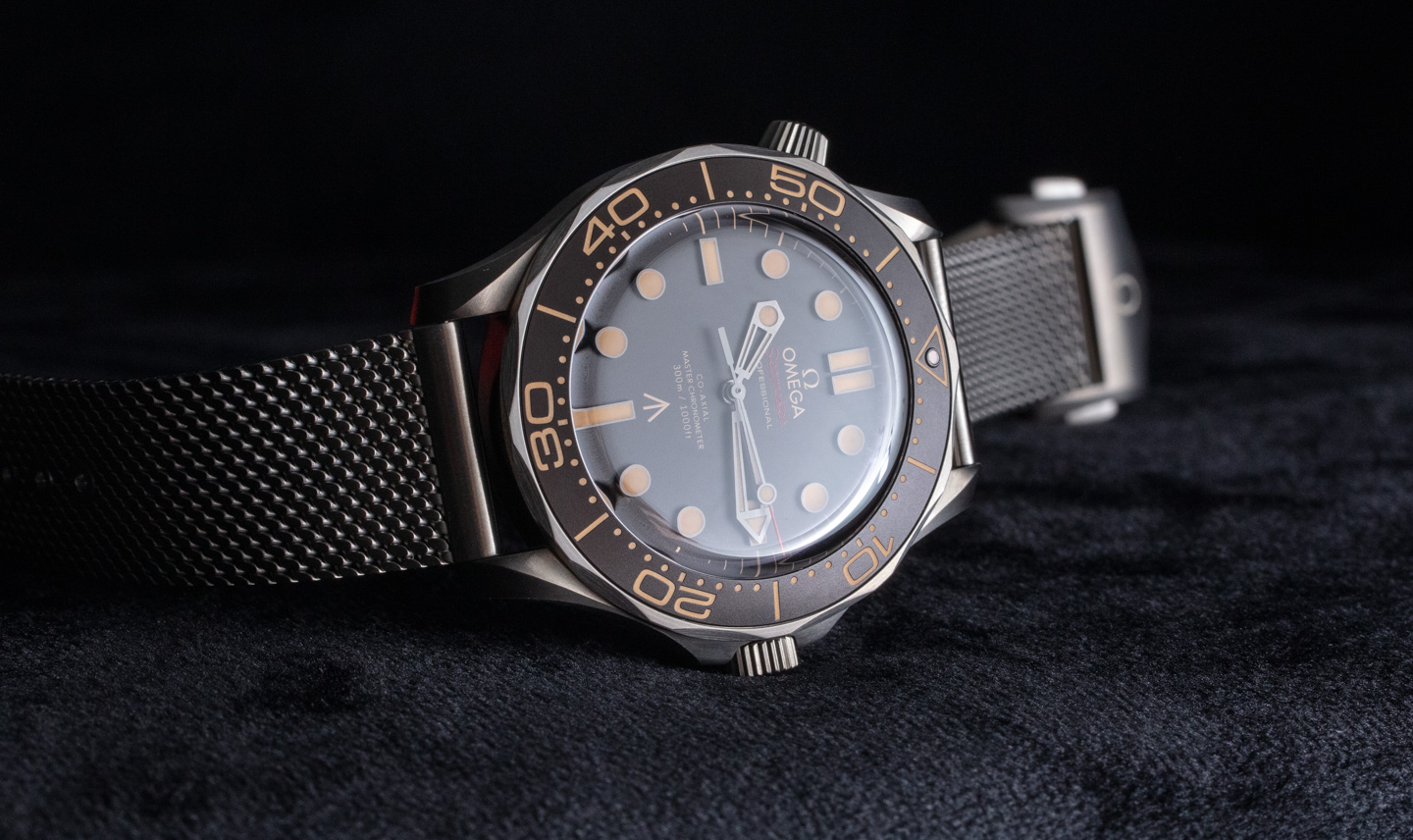 Hands On Omega Seamaster 300m 007 No Time To Die Watch For Daniel Craig Ablogtowatch