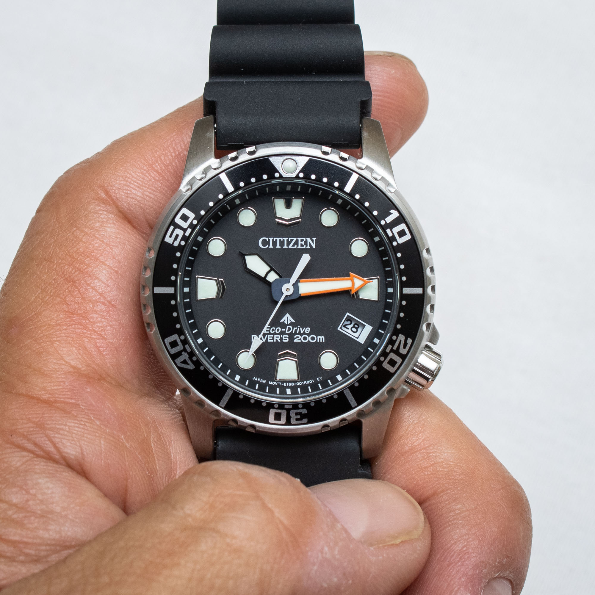 Hands-On: Citizen Promaster Dive EO2020-08E | 37mm aBlogtoWatch Watch