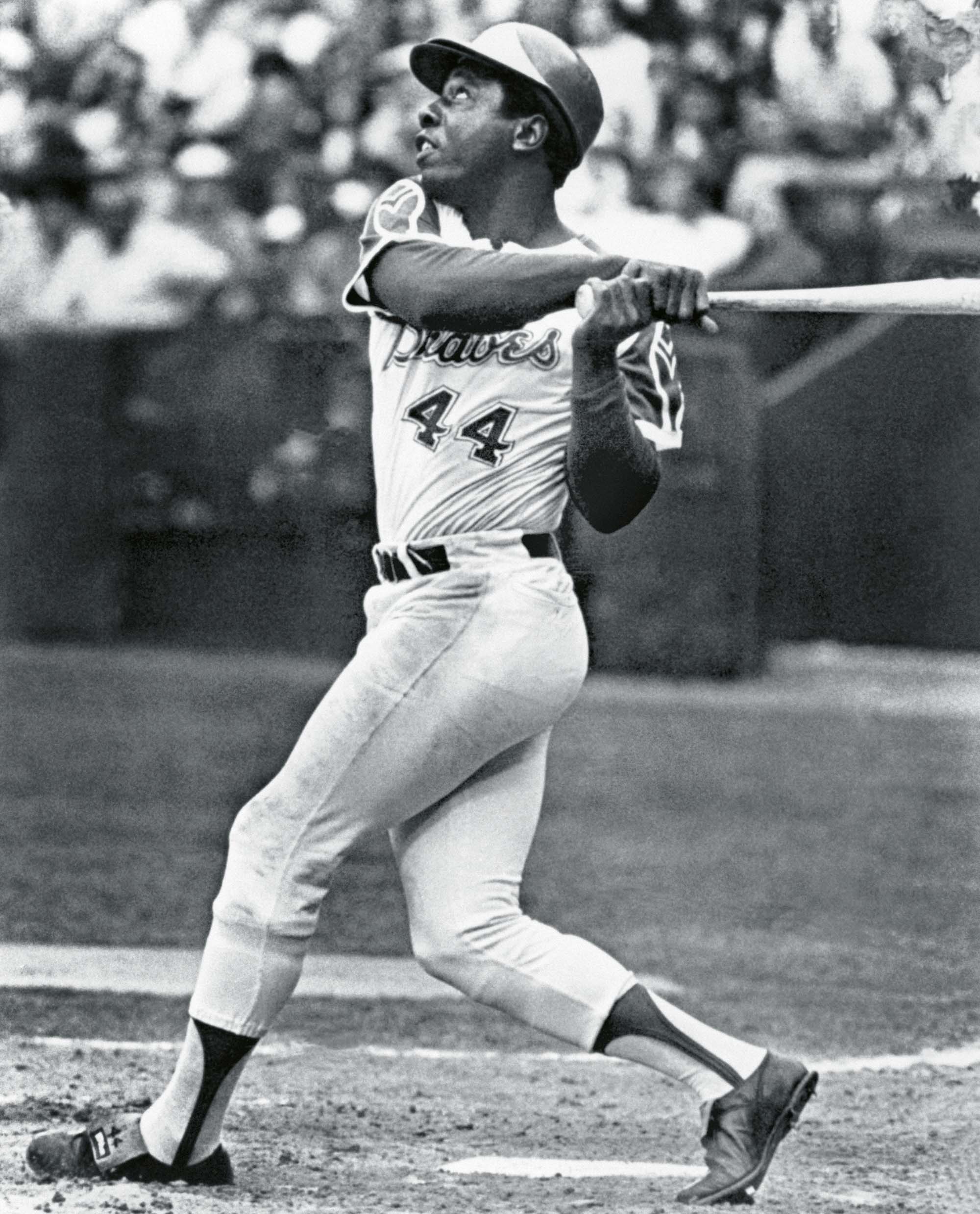 Report: Braves wearing 1974 throwback uniforms to honor Hank Aaron