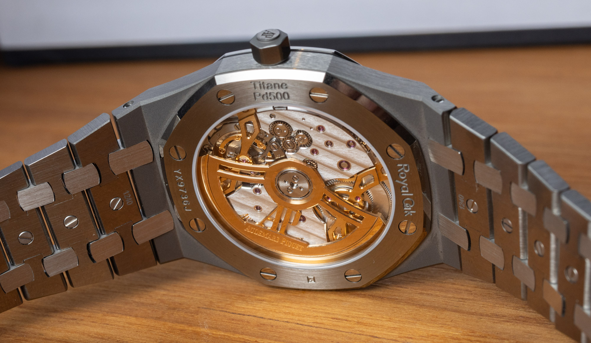 Hands-On: Audemars Piguet Royal Oak 'Jumbo' Extra-Thin Titanium Watch With  Bulk Metallic Glass